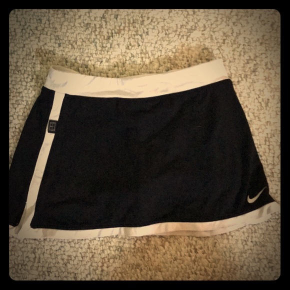 Black and White Nike Tennis skirt - Picture 1 of 4